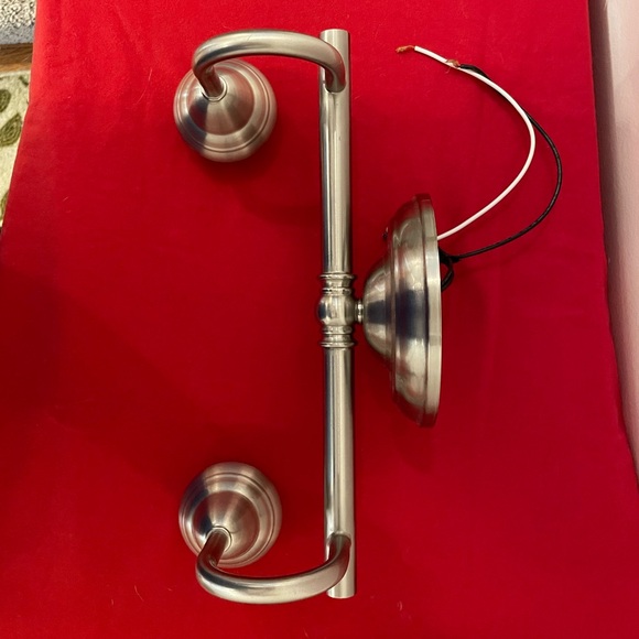 NWT 2-Light Wall Mount System - Picture 3 of 5